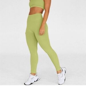 Set Active Leggings and Sports Bra in color Field Size Small